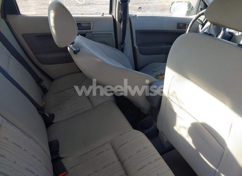 Photo 8 of 2010 Ford Focus SE (VIN 1FAHP3FN2AW213636)