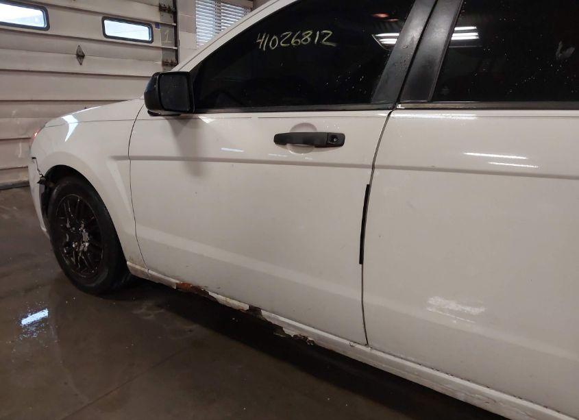 Photo 12 of 2010 Ford Focus SE (VIN 1FAHP3FN2AW221476)