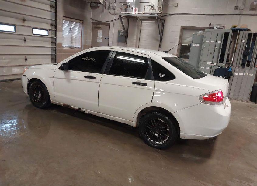 Photo 3 of 2010 Ford Focus SE (VIN 1FAHP3FN2AW221476)