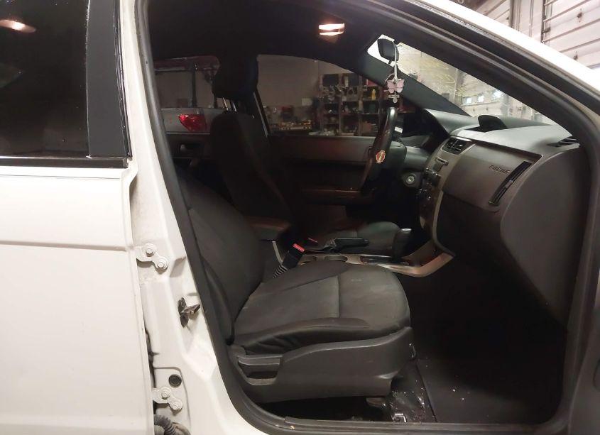 Photo 5 of 2010 Ford Focus SE (VIN 1FAHP3FN2AW221476)