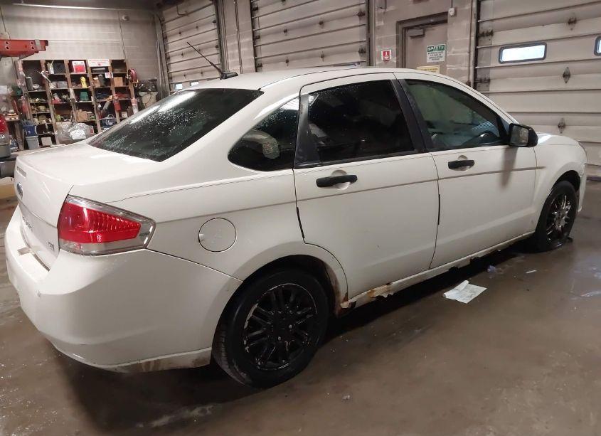 Photo 6 of 2010 Ford Focus SE (VIN 1FAHP3FN2AW221476)