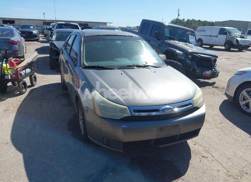 2010 Ford Focus SE (VIN 1FAHP3FN2AW229903) main photo