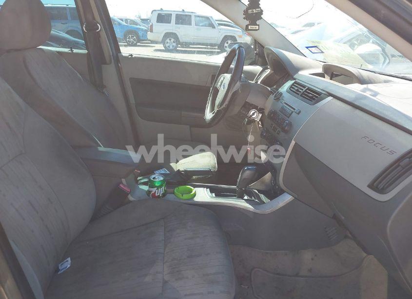 Photo 5 of 2010 Ford Focus SE (VIN 1FAHP3FN2AW229903)