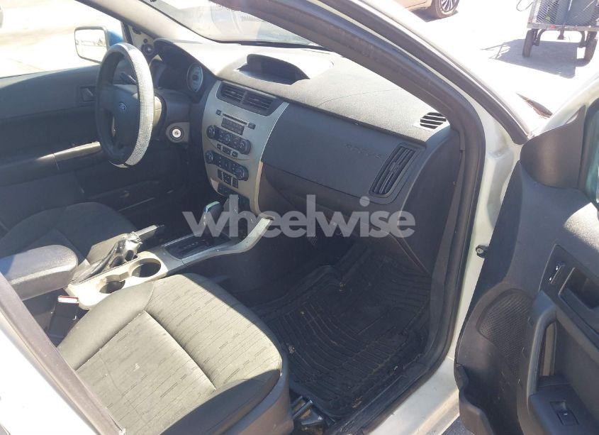 Photo 5 of 2010 Ford Focus SE (VIN 1FAHP3FN2AW236799)