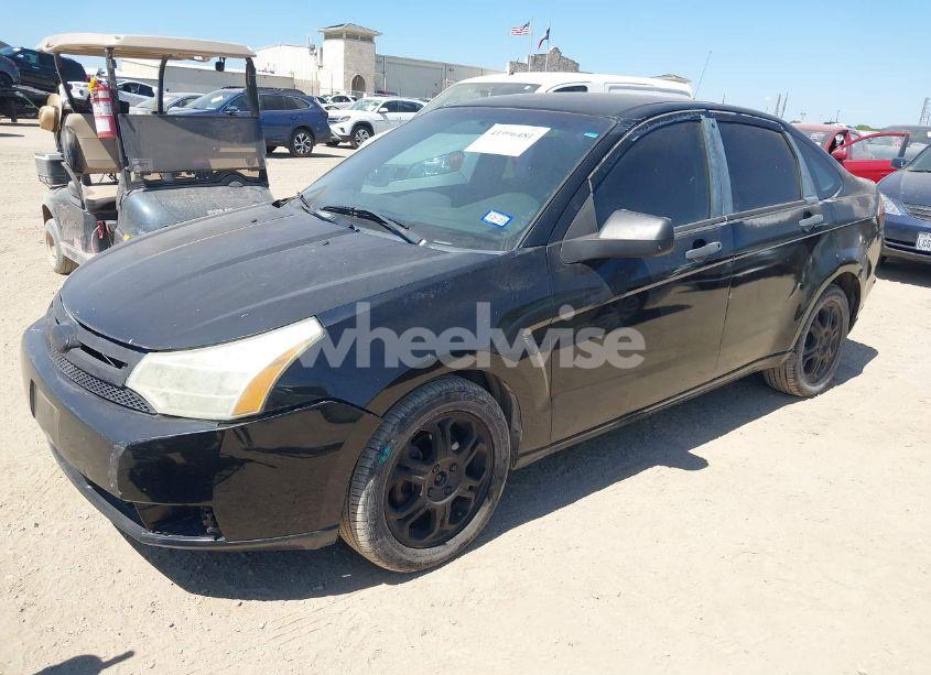 Photo 2 of 2010 Ford Focus SE (VIN 1FAHP3FN2AW270841)