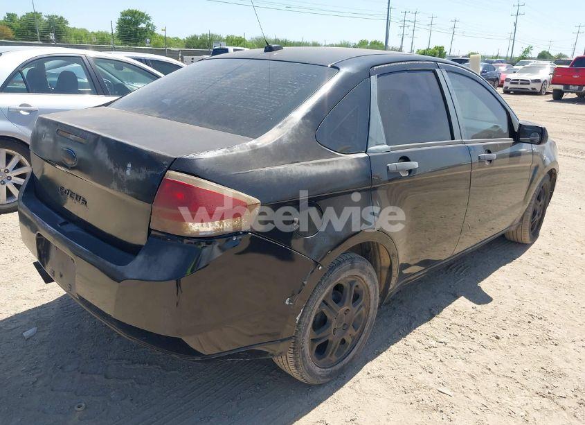 Photo 4 of 2010 Ford Focus SE (VIN 1FAHP3FN2AW270841)