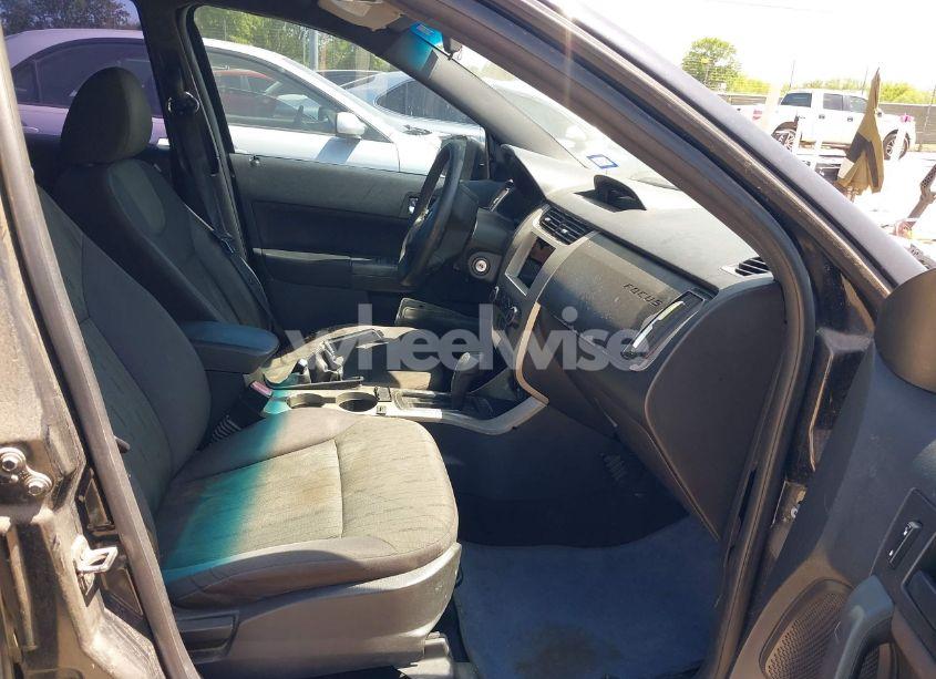 Photo 5 of 2010 Ford Focus SE (VIN 1FAHP3FN2AW270841)