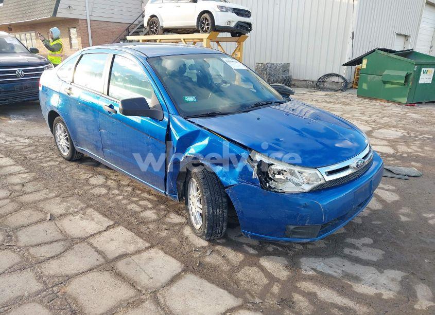 2010 Ford Focus SE (VIN 1FAHP3FN2AW277420) main photo