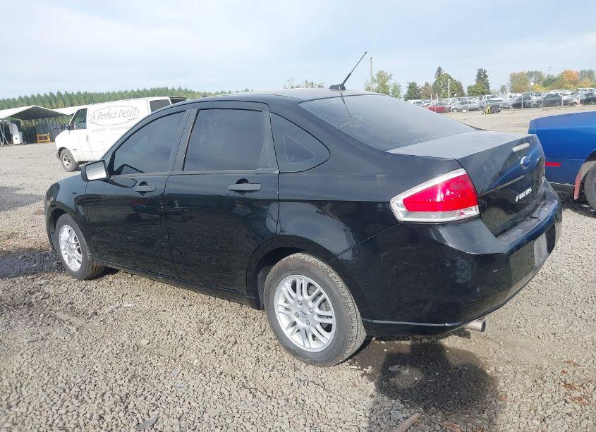 Photo 3 of 2010 Ford Focus SE (VIN 1FAHP3FN2AW282147)