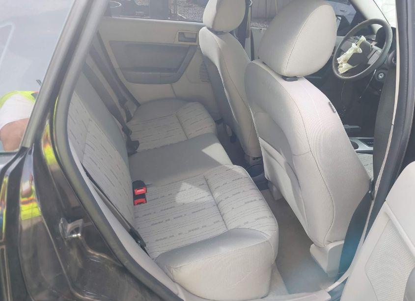 Photo 8 of 2010 Ford Focus SE (VIN 1FAHP3FN2AW282147)