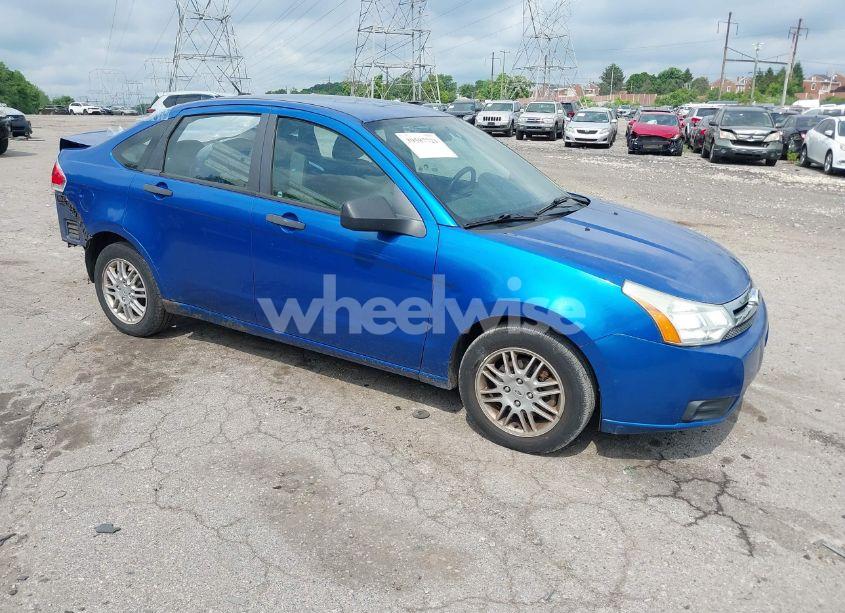 2010 Ford Focus SE (VIN 1FAHP3FN2AW285243) main photo