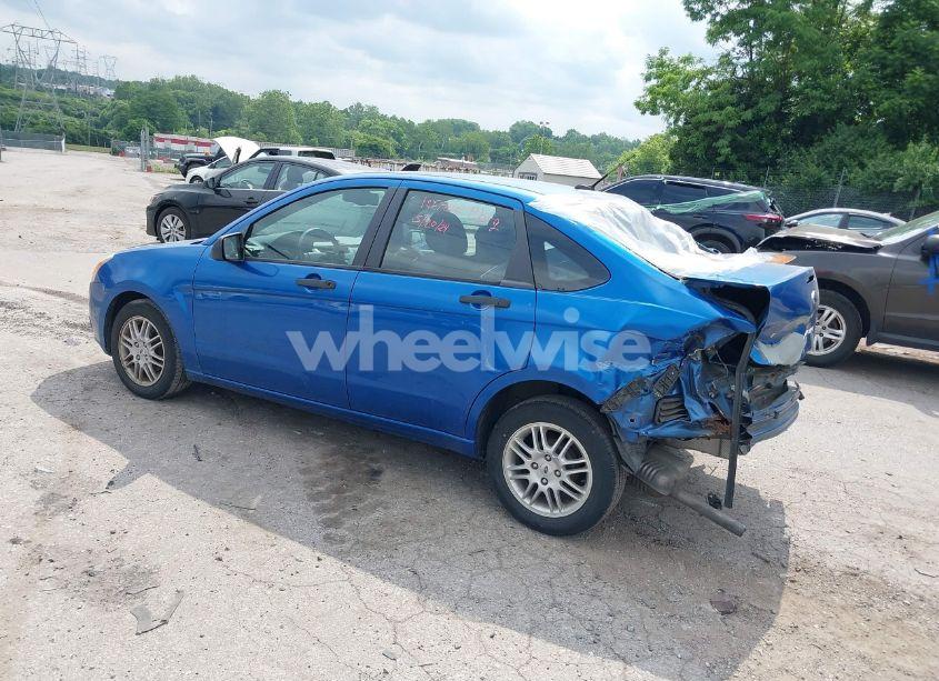 Photo 3 of 2010 Ford Focus SE (VIN 1FAHP3FN2AW285243)