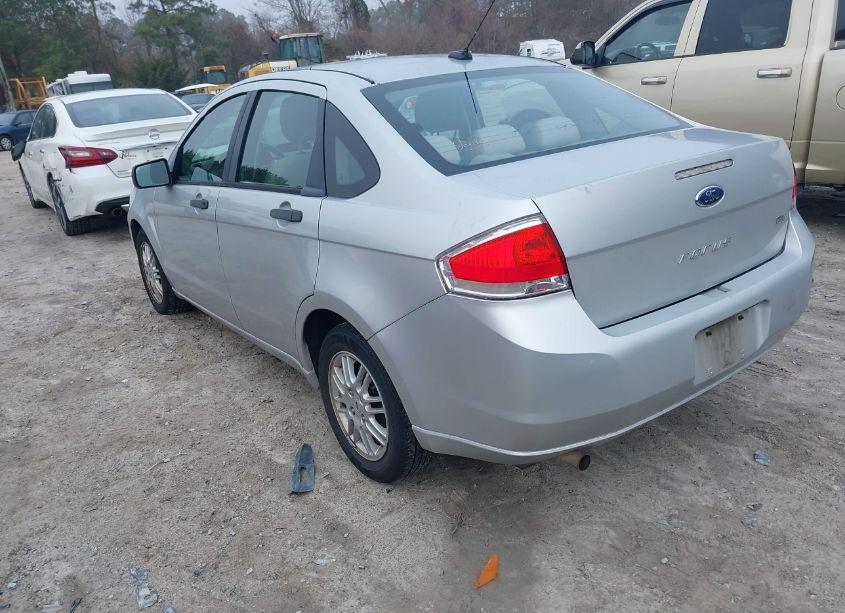 Photo 3 of 2010 Ford Focus SE (VIN 1FAHP3FN2AW294394)