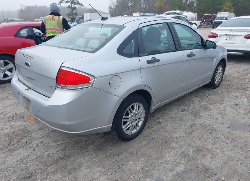 Photo 4 of 2010 Ford Focus SE (VIN 1FAHP3FN2AW294394)