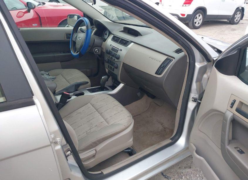 Photo 5 of 2010 Ford Focus SE (VIN 1FAHP3FN2AW294394)