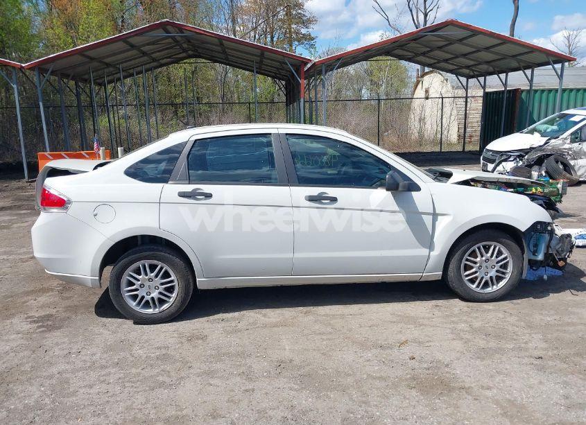 Photo 13 of 2011 Ford Focus SE (VIN 1FAHP3FN2BW100531)