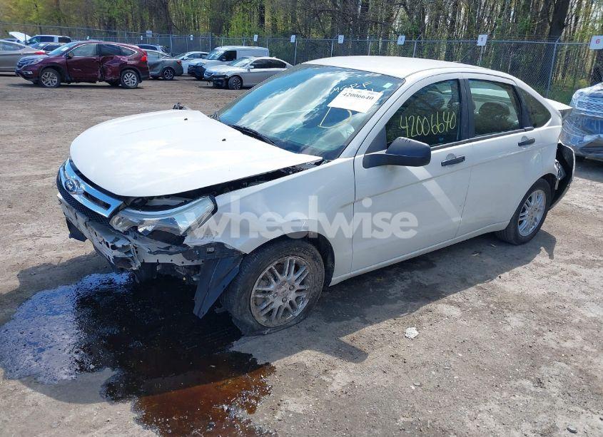Photo 2 of 2011 Ford Focus SE (VIN 1FAHP3FN2BW100531)