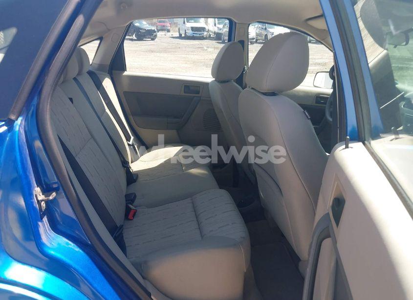 Photo 8 of 2011 Ford Focus SE (VIN 1FAHP3FN2BW111187)