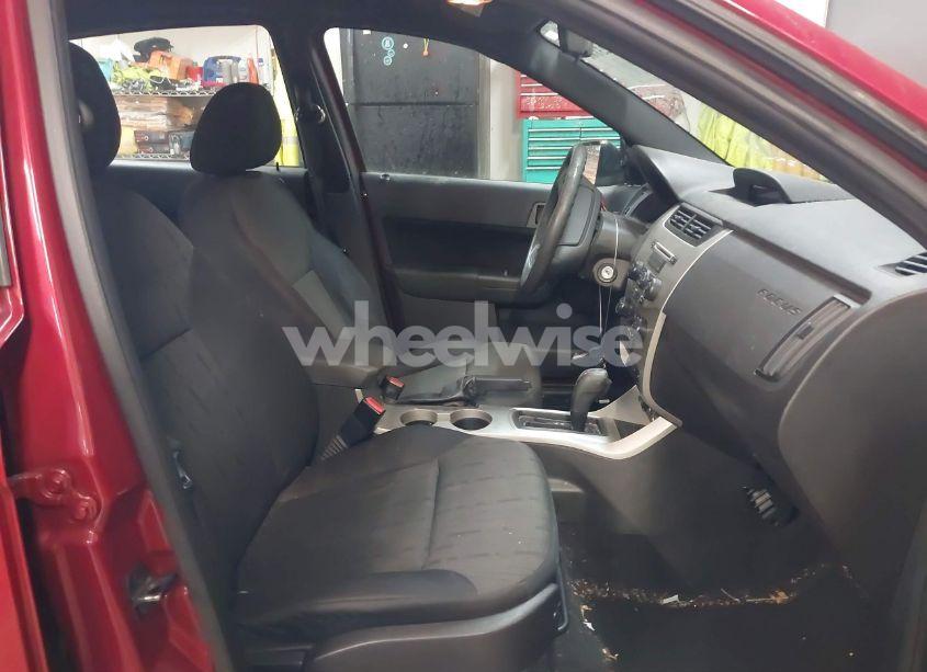 Photo 5 of 2011 Ford Focus SE (VIN 1FAHP3FN2BW116213)