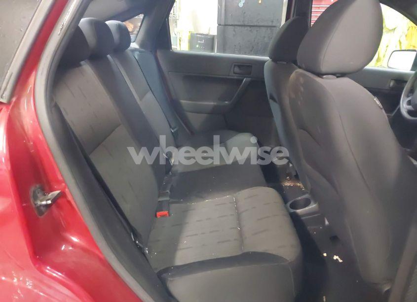 Photo 8 of 2011 Ford Focus SE (VIN 1FAHP3FN2BW116213)