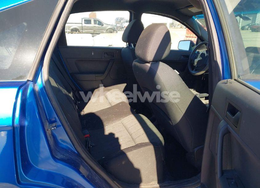 Photo 8 of 2011 Ford Focus SE (VIN 1FAHP3FN2BW117507)