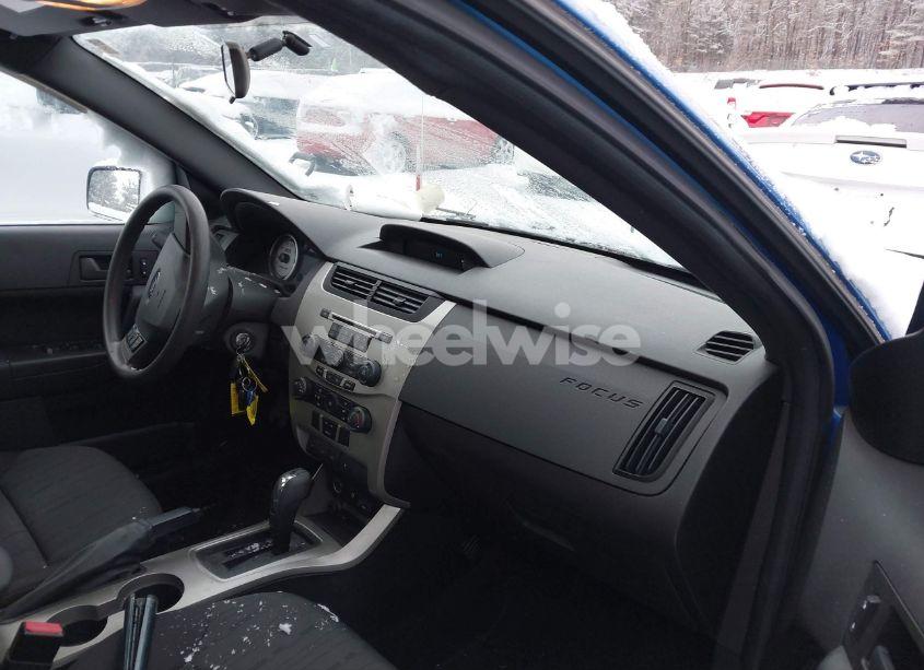 Photo 5 of 2011 Ford Focus SE (VIN 1FAHP3FN2BW126417)