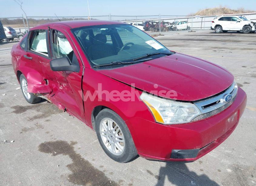 2011 Ford Focus SE (VIN 1FAHP3FN2BW135022) main photo