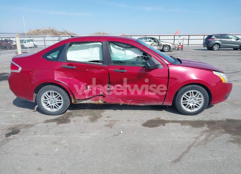 Photo 13 of 2011 Ford Focus SE (VIN 1FAHP3FN2BW135022)