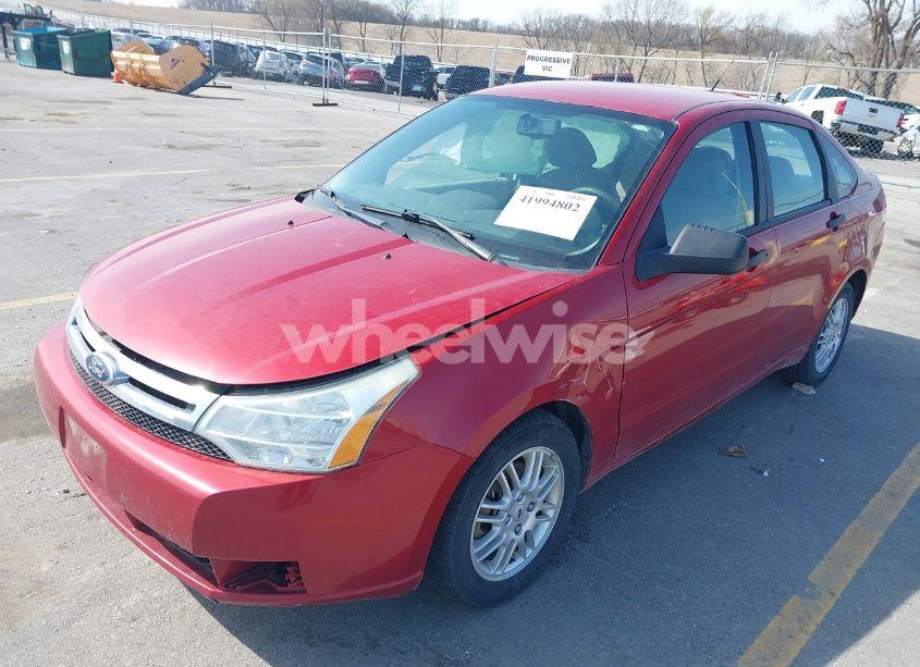 Photo 2 of 2011 Ford Focus SE (VIN 1FAHP3FN2BW135022)