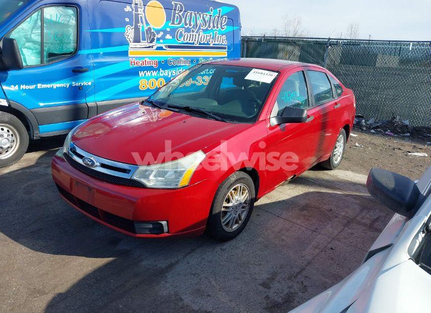 Photo 2 of 2011 Ford Focus SE (VIN 1FAHP3FN2BW162155)