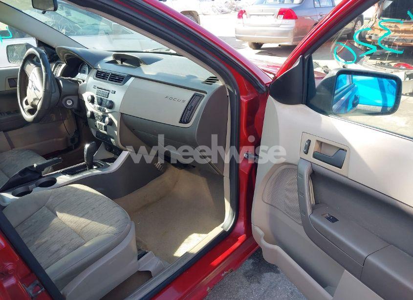 Photo 5 of 2011 Ford Focus SE (VIN 1FAHP3FN2BW162155)