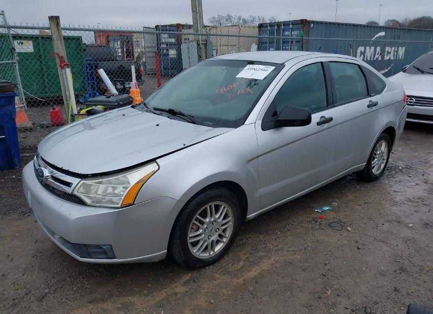 Photo 2 of 2011 Ford Focus SE (VIN 1FAHP3FN2BW168425)