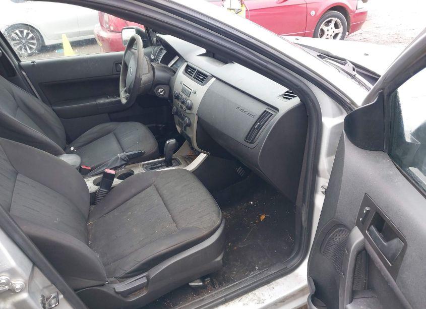 Photo 5 of 2011 Ford Focus SE (VIN 1FAHP3FN2BW168425)