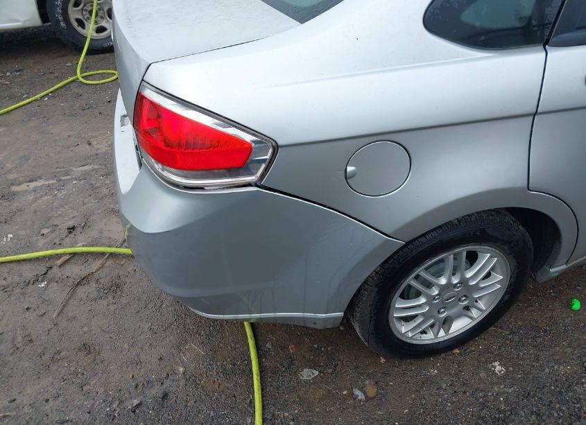 Photo 6 of 2011 Ford Focus SE (VIN 1FAHP3FN2BW168425)