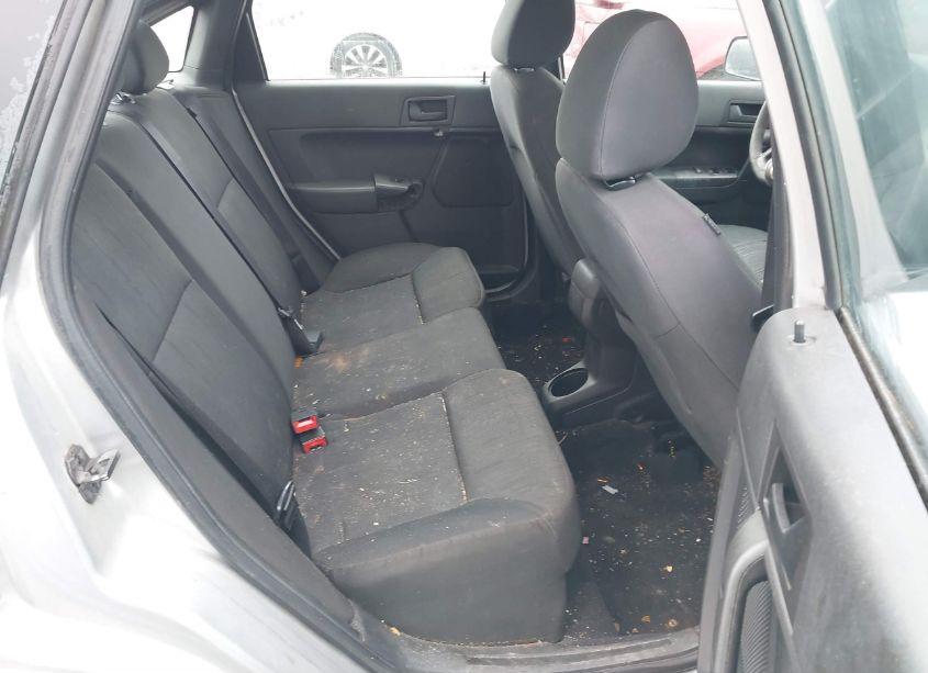 Photo 8 of 2011 Ford Focus SE (VIN 1FAHP3FN2BW168425)