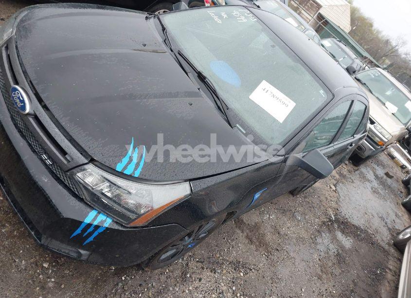 Photo 2 of 2011 Ford Focus SE (VIN 1FAHP3FN2BW186570)