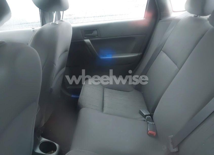 Photo 8 of 2011 Ford Focus SE (VIN 1FAHP3FN2BW186570)