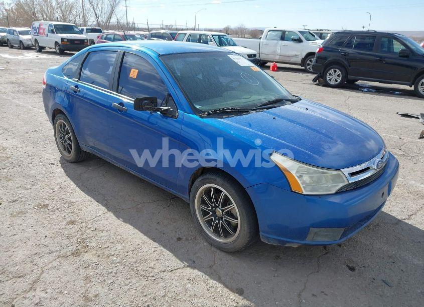 2010 Ford Focus SE (VIN 1FAHP3FN3AW130877) main photo