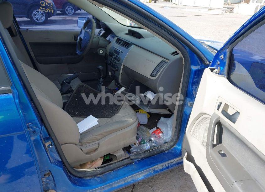 Photo 5 of 2010 Ford Focus SE (VIN 1FAHP3FN3AW130877)