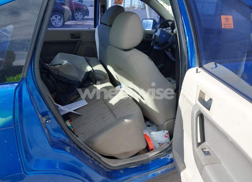 Photo 8 of 2010 Ford Focus SE (VIN 1FAHP3FN3AW130877)