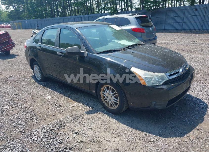 2010 Ford Focus SE (VIN 1FAHP3FN3AW136730) main photo