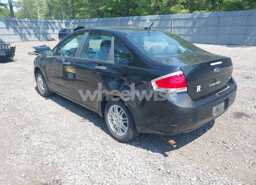 Photo 3 of 2010 Ford Focus SE (VIN 1FAHP3FN3AW136730)