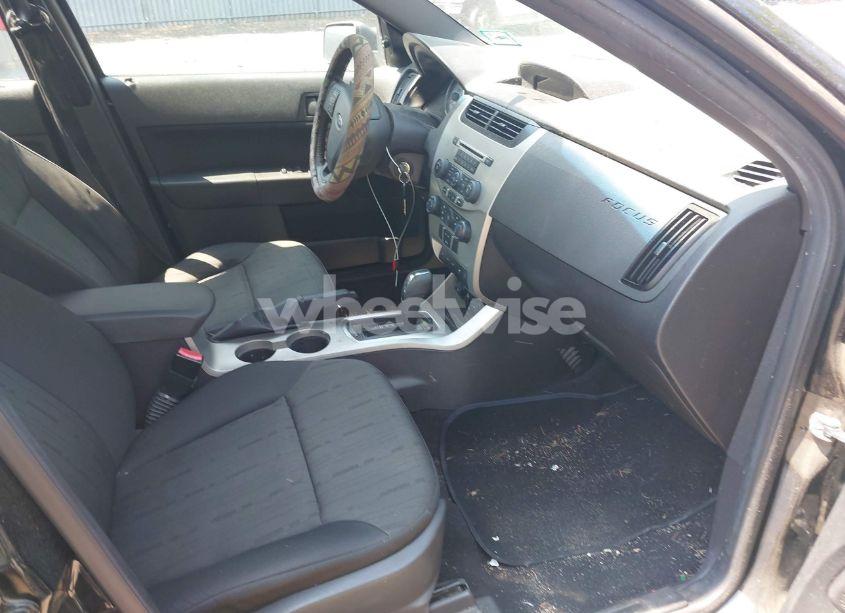 Photo 5 of 2010 Ford Focus SE (VIN 1FAHP3FN3AW136730)