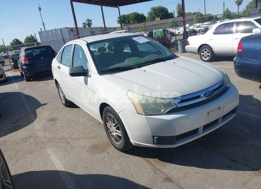2010 Ford Focus SE (VIN 1FAHP3FN3AW154922) main photo