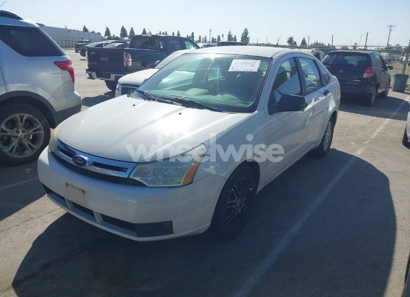 Photo 2 of 2010 Ford Focus SE (VIN 1FAHP3FN3AW154922)