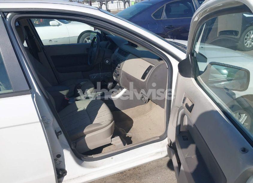 Photo 5 of 2010 Ford Focus SE (VIN 1FAHP3FN3AW154922)