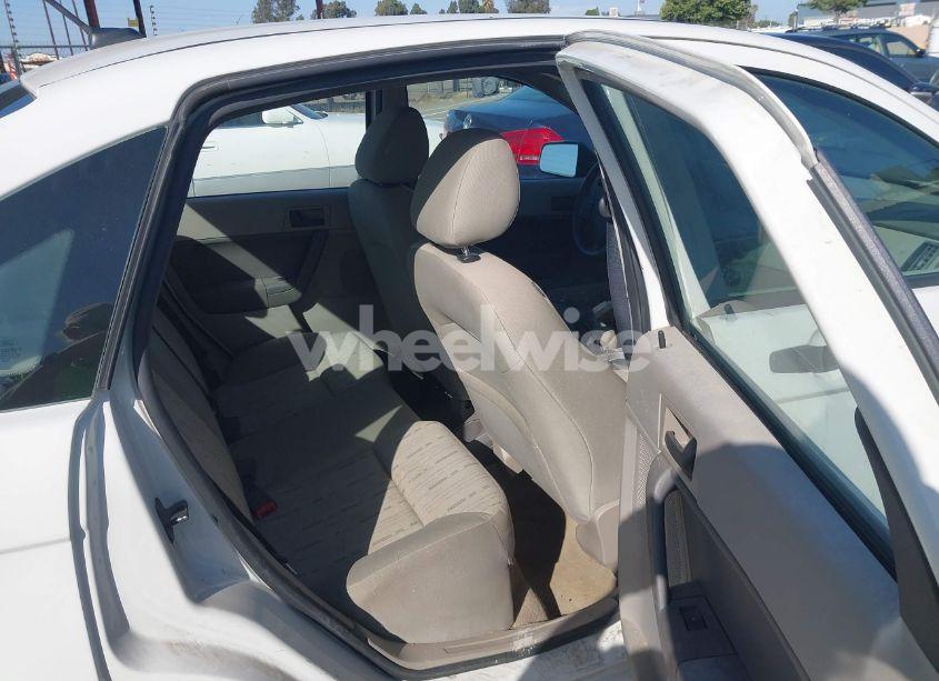 Photo 8 of 2010 Ford Focus SE (VIN 1FAHP3FN3AW154922)