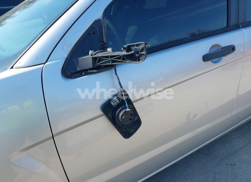 Photo 14 of 2010 Ford Focus SE (VIN 1FAHP3FN3AW175091)