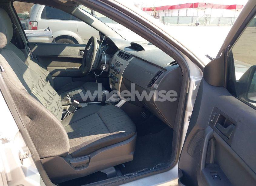 Photo 5 of 2010 Ford Focus SE (VIN 1FAHP3FN3AW175091)