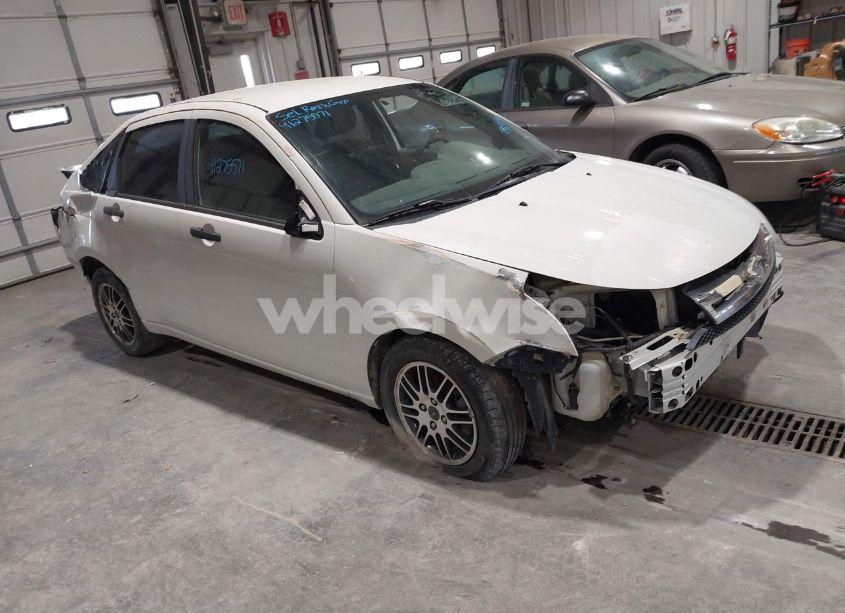 2010 Ford Focus SE (VIN 1FAHP3FN3AW190237) main photo